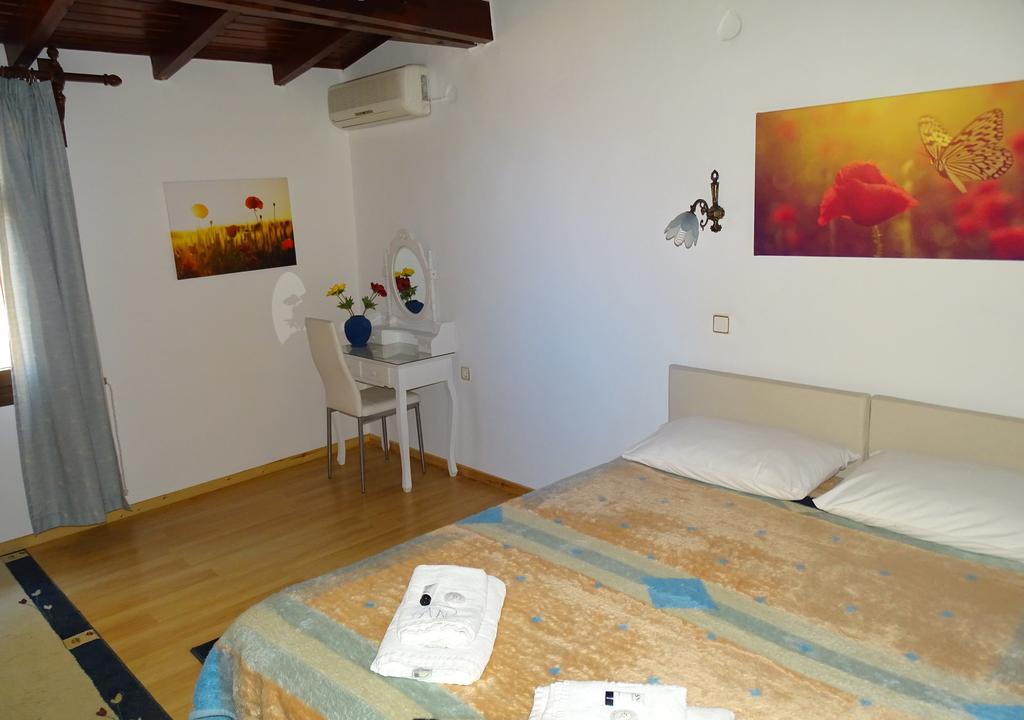Anemones Rooms Chrissi Akti Chania Exterior foto